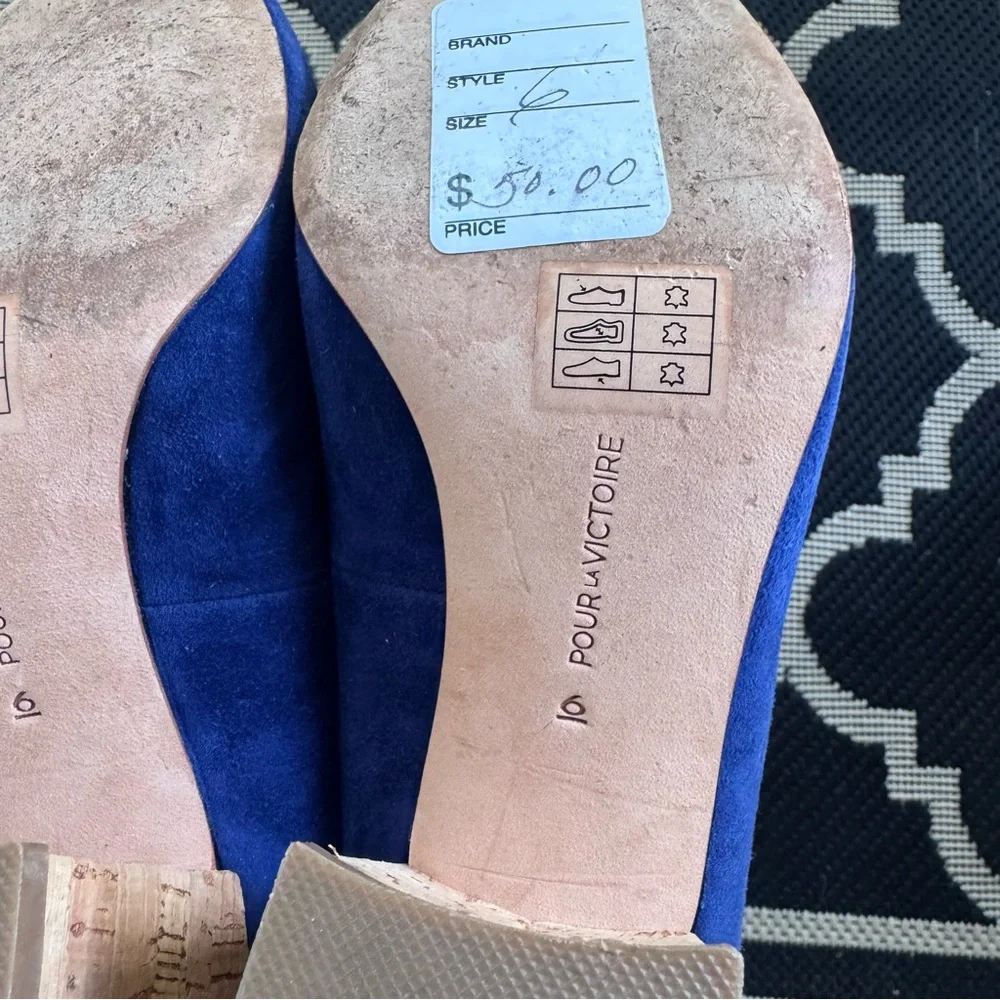 Pour La Victoire Navy Suede Block Heels